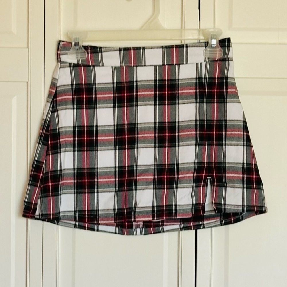 Hollister Plaid Skort - Black, White, Red